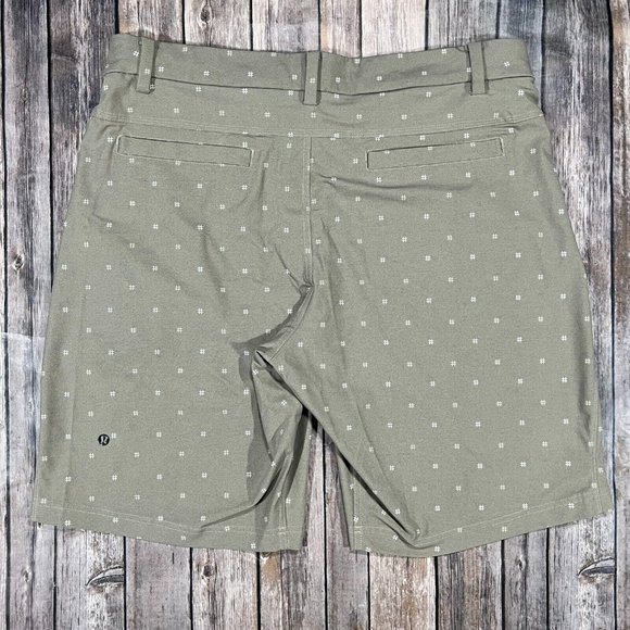 Lululemon ABC Commission Performance Stretch Shorts 38x10 Mens Khaki Print - Picture 2 of 8
